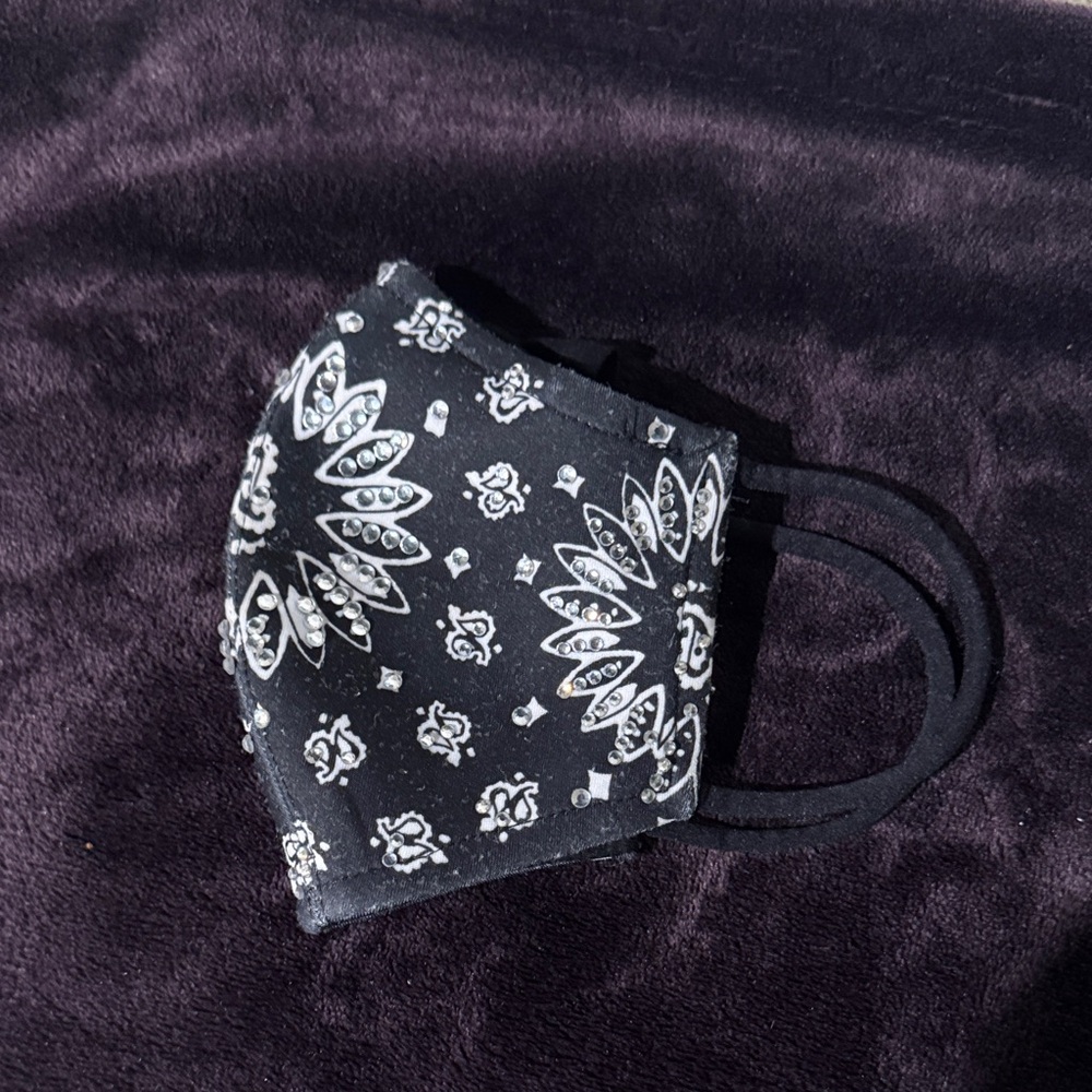 Black and White Patterned Face Mask